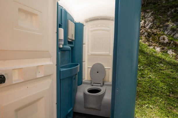Best Portable restroom trailer rental  in Burbank, WA